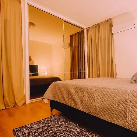 Newly Renovated Super-chic Apartment *