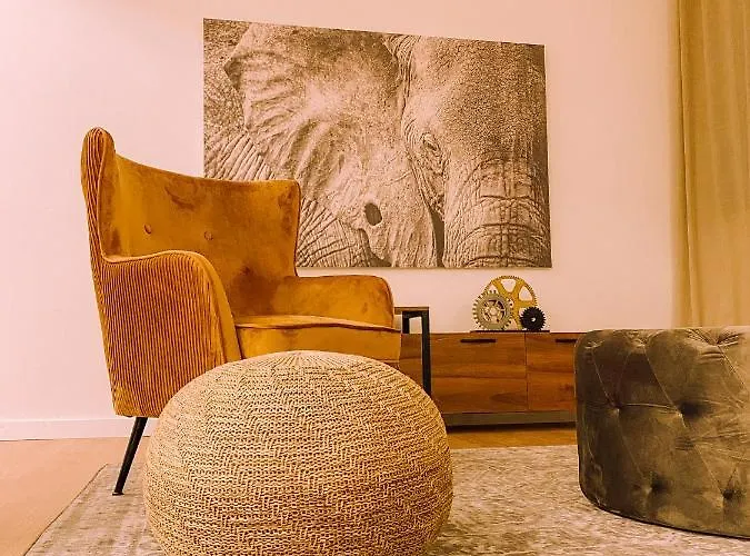 Newly Renovated Super-chic Апартаменти