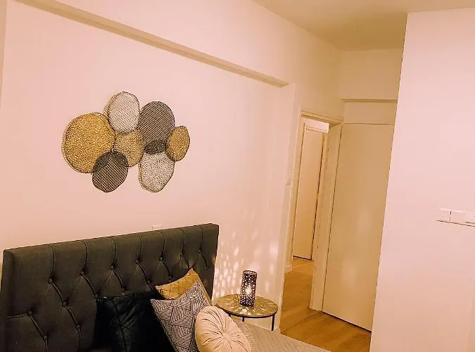 Newly Renovated Super-chic Апартаменти *